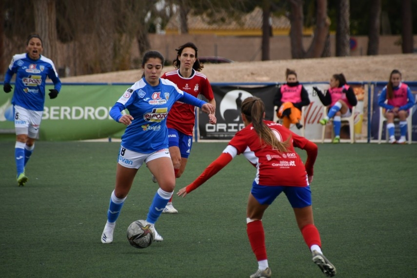 Jugadora del Alhama CF El Pozo en paritdo de liga Reto Iberdrola Sur