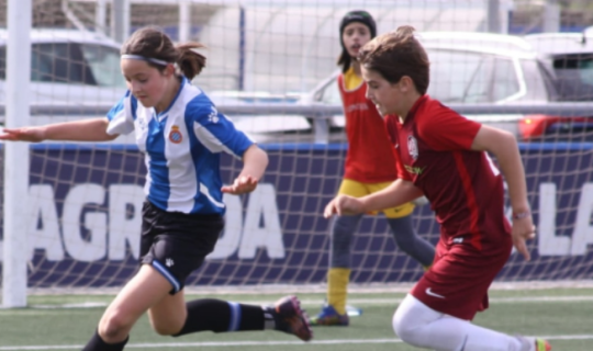 Pros y contras de la cantera del fútbol femenino en ligas masculinas