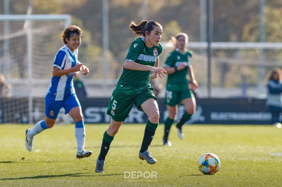 Iris Arnaiz en un partido de Primera Ibedrola