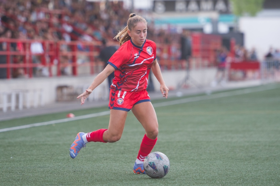 Elena Julve, la atleta que volvió a ser futbolista en el Levante Las Planas