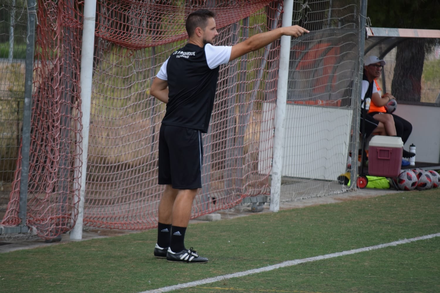 Rubén Jiménez dirigiendo un partido