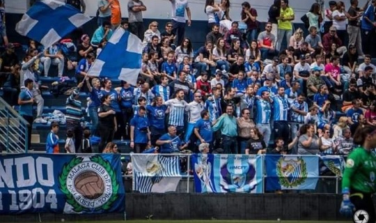 La ‘marea azul’ que sigue al Málaga