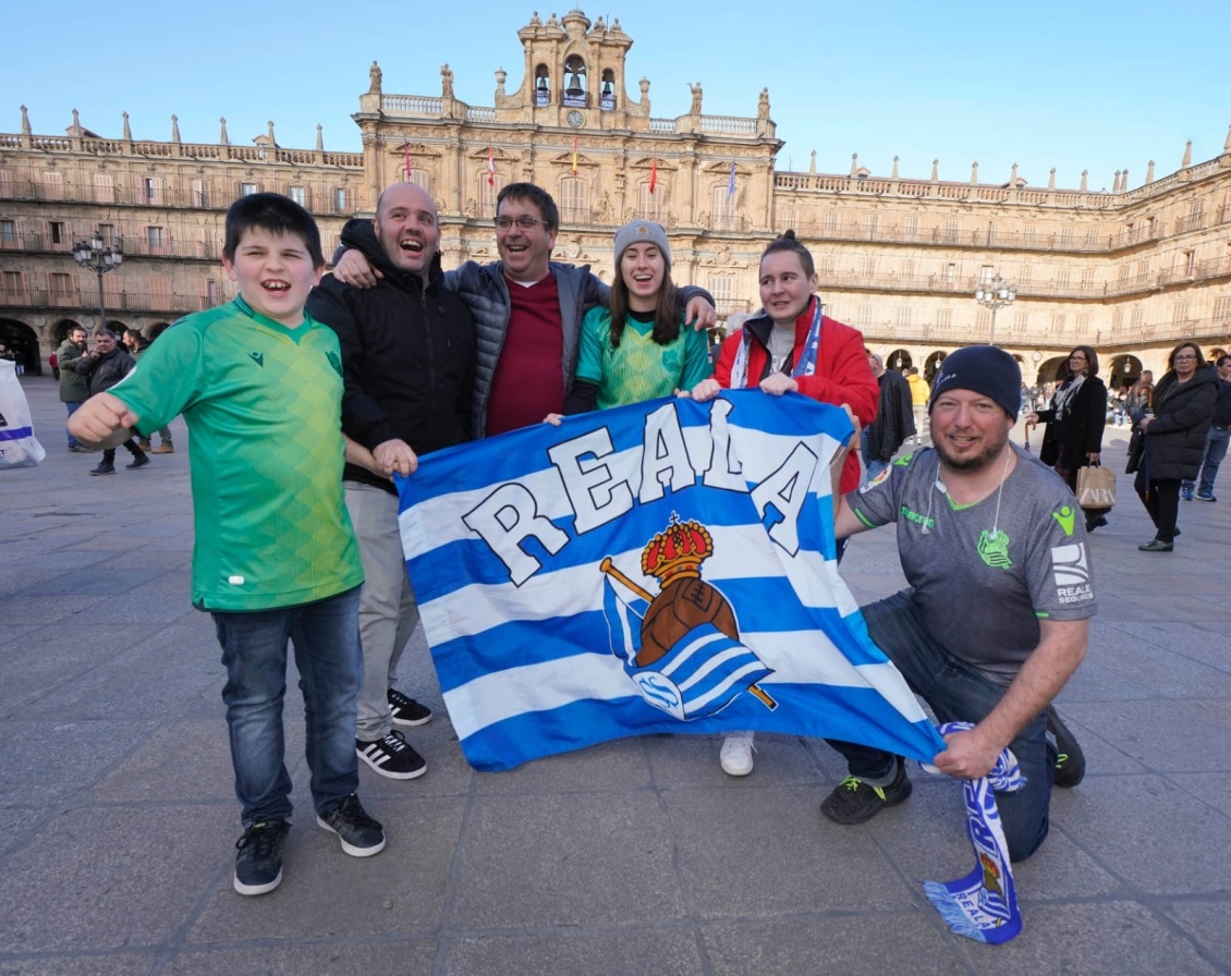 Primera peña oficial Txuri-urdin para el equipo femenino de la Real Sociedad