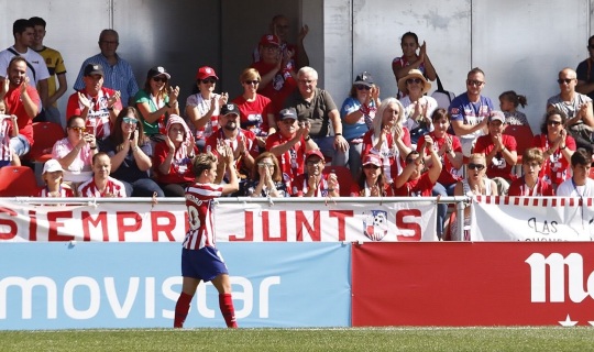 La Peña Las Colchoneras que alienta a sus jugadoras en Primera Iberdrola