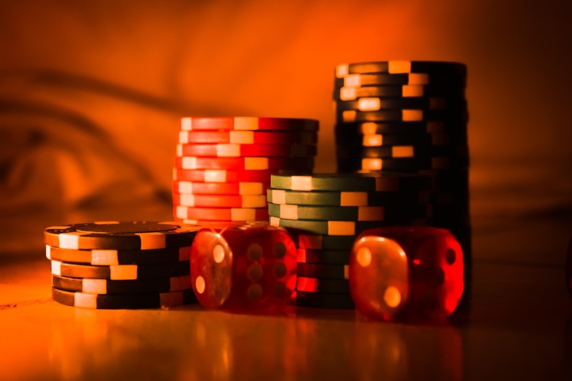 Explicación de expertos en Spinanga casino sobre cómo jugar al baccarat