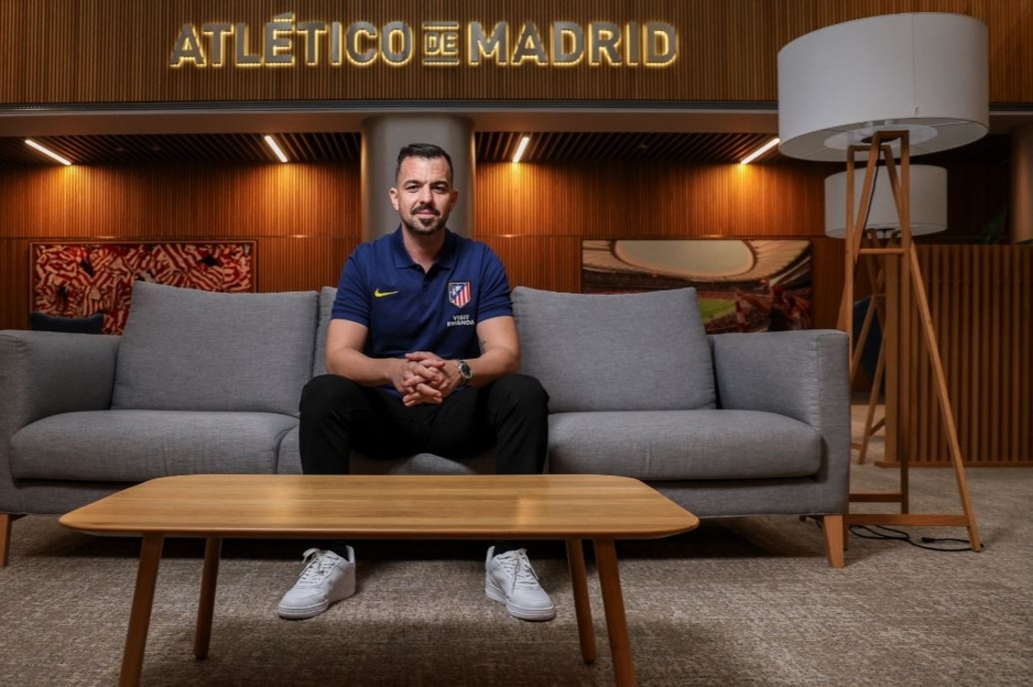 Los banquillos de Liga F, en permanente movimiento