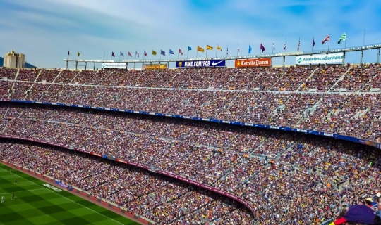 Fútbol Femenino de Élite: Competiciones, Distinciones y el Modelo FC Barcelona