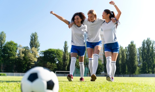 De los playoffs a las penta-copas: cómo las aficionadas viajeras se mantienen conectadas con el corazón del fútbol femenino
