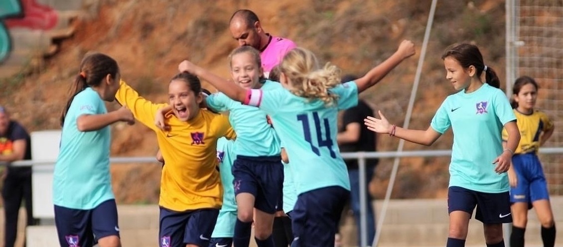 Cap nena en fora de joc; el objetivo vital de la Women’s Soccer School